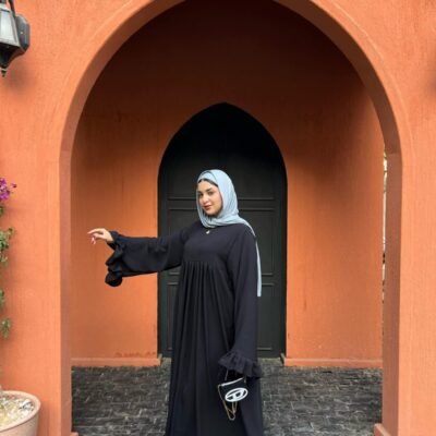 عباية فاخرة حياءأنيقة سي واي مستورد  لوان اسود